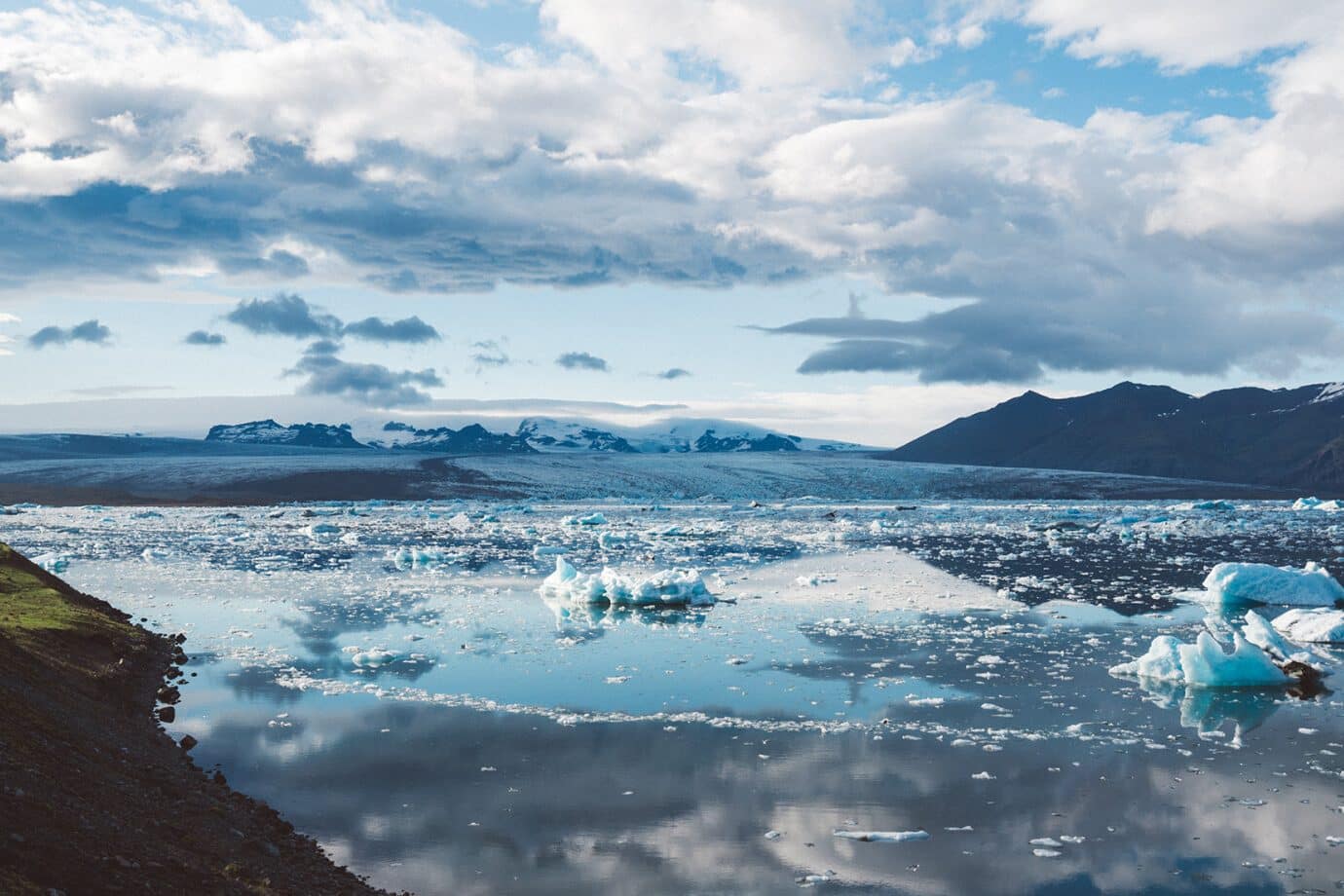 The Symbolism of Ice In Dreams & Literature (11 Examples)