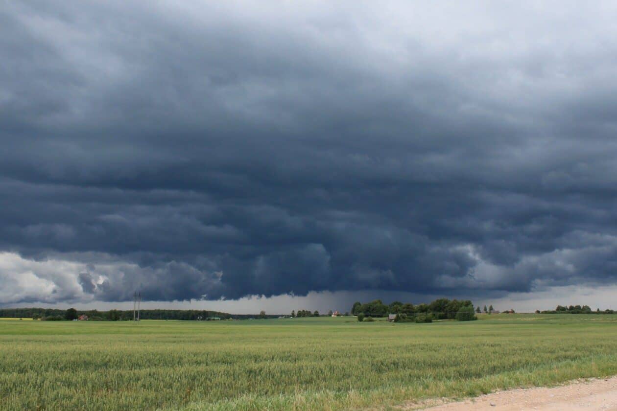 Storm Symbolism (11 Meanings in Literature & Dreams)