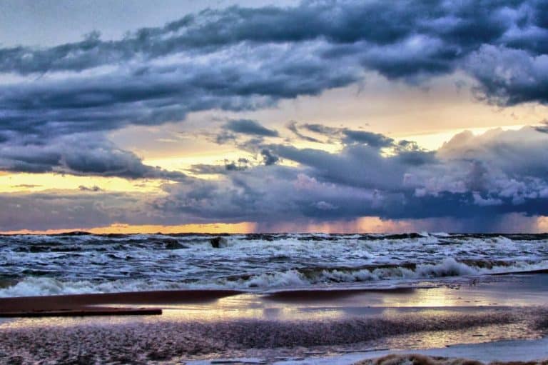 Cloud Symbolism (13 Meanings in Life, Literature and Dreams)