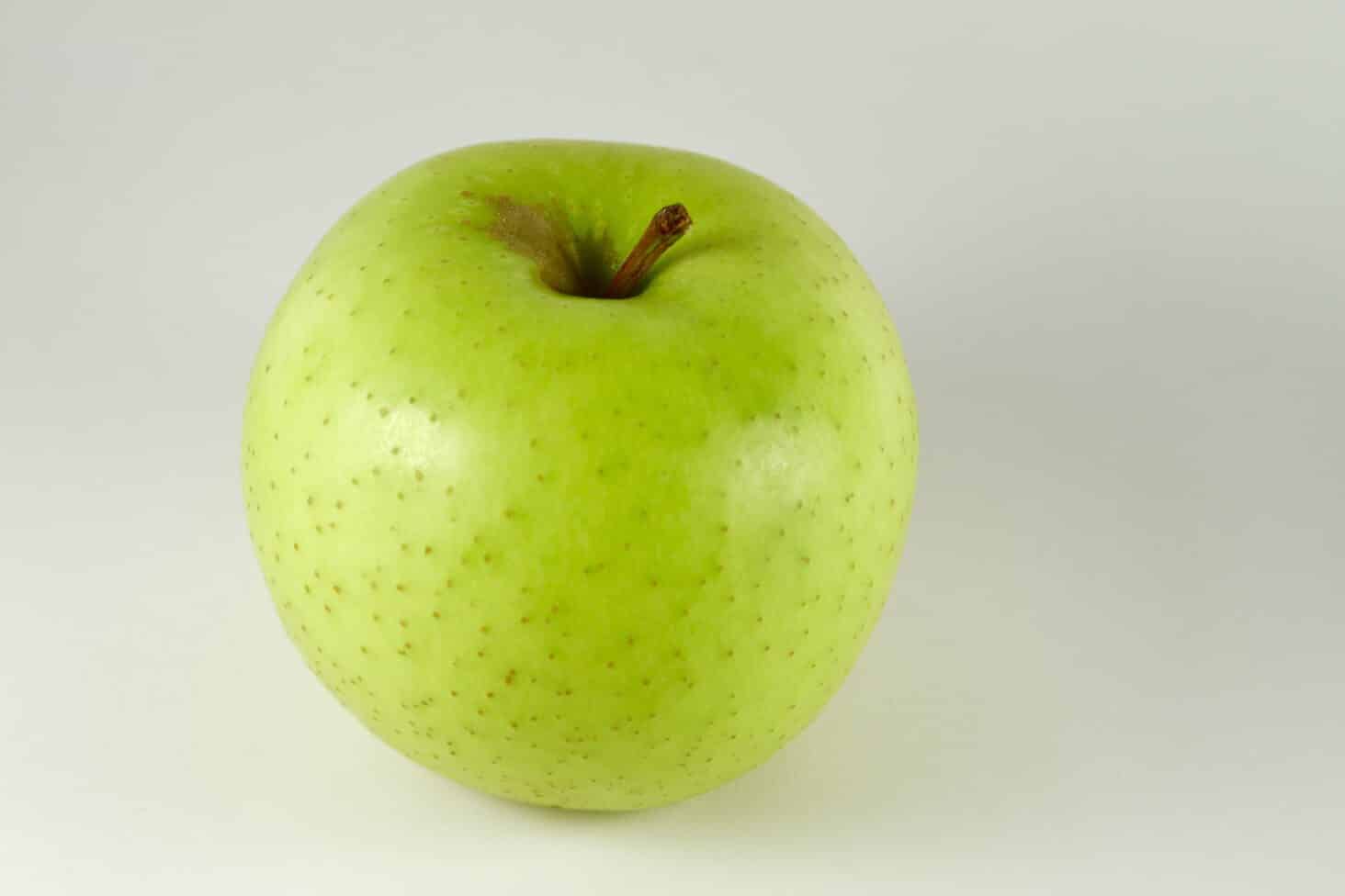 Green Apple Meaning and Symbolism (Friendship and Wisdom)