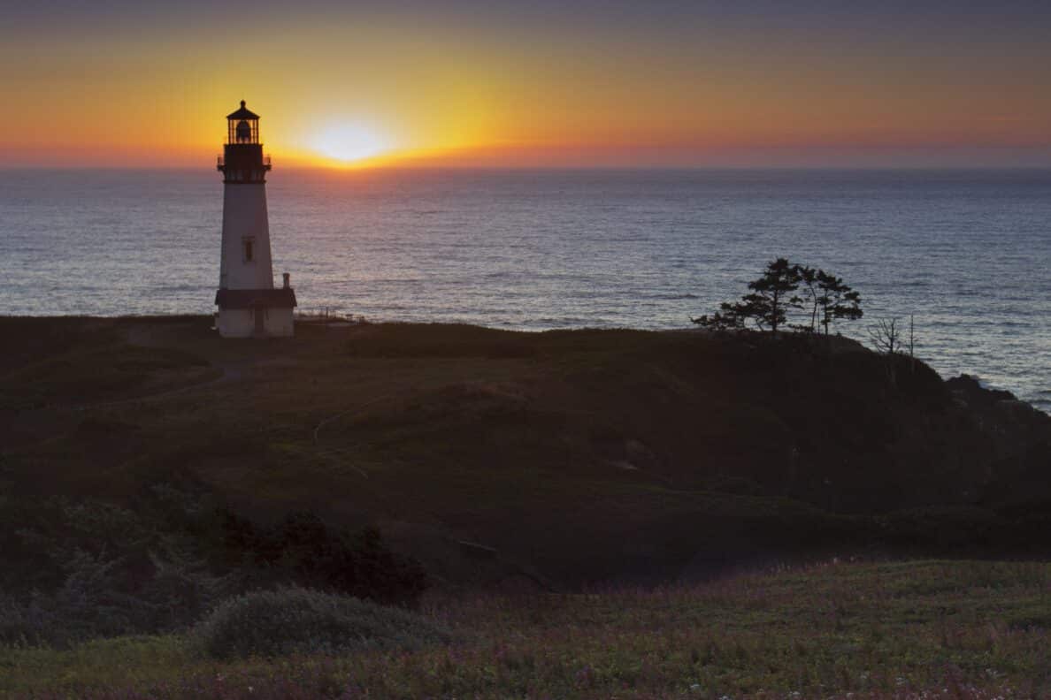 Lighthouse Symbolism (12 Top Meanings) in Books & Dreams